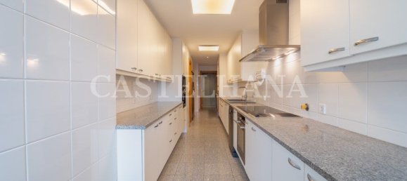 3 bedrooms Apartment in Porto, Portugal No. 97391 13