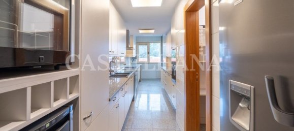 3 bedrooms Apartment in Porto, Portugal No. 97391 10