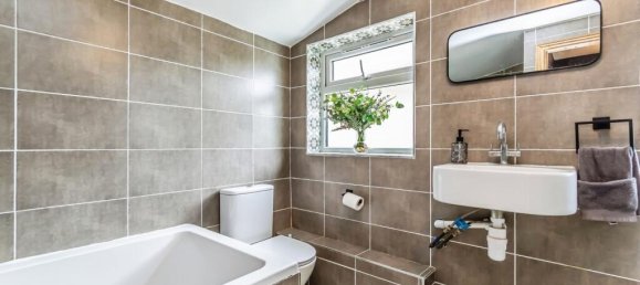 3 bedrooms House in London, United Kingdom No. 11586 8