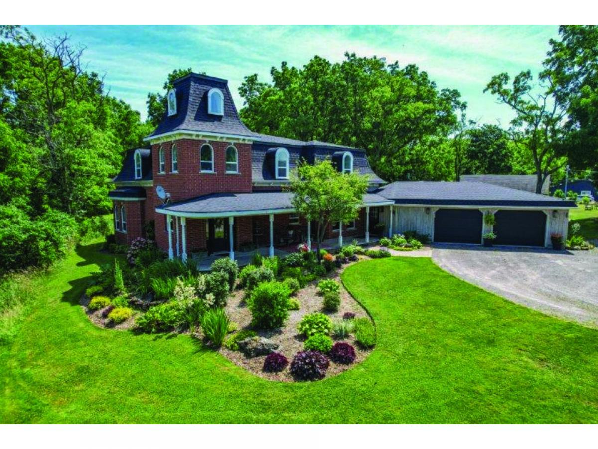 4 bedrooms House in Grimsby, Canada No. 851