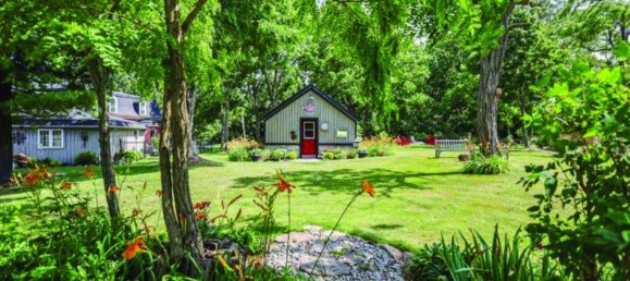 4 bedrooms House in Grimsby, Canada No. 851 2