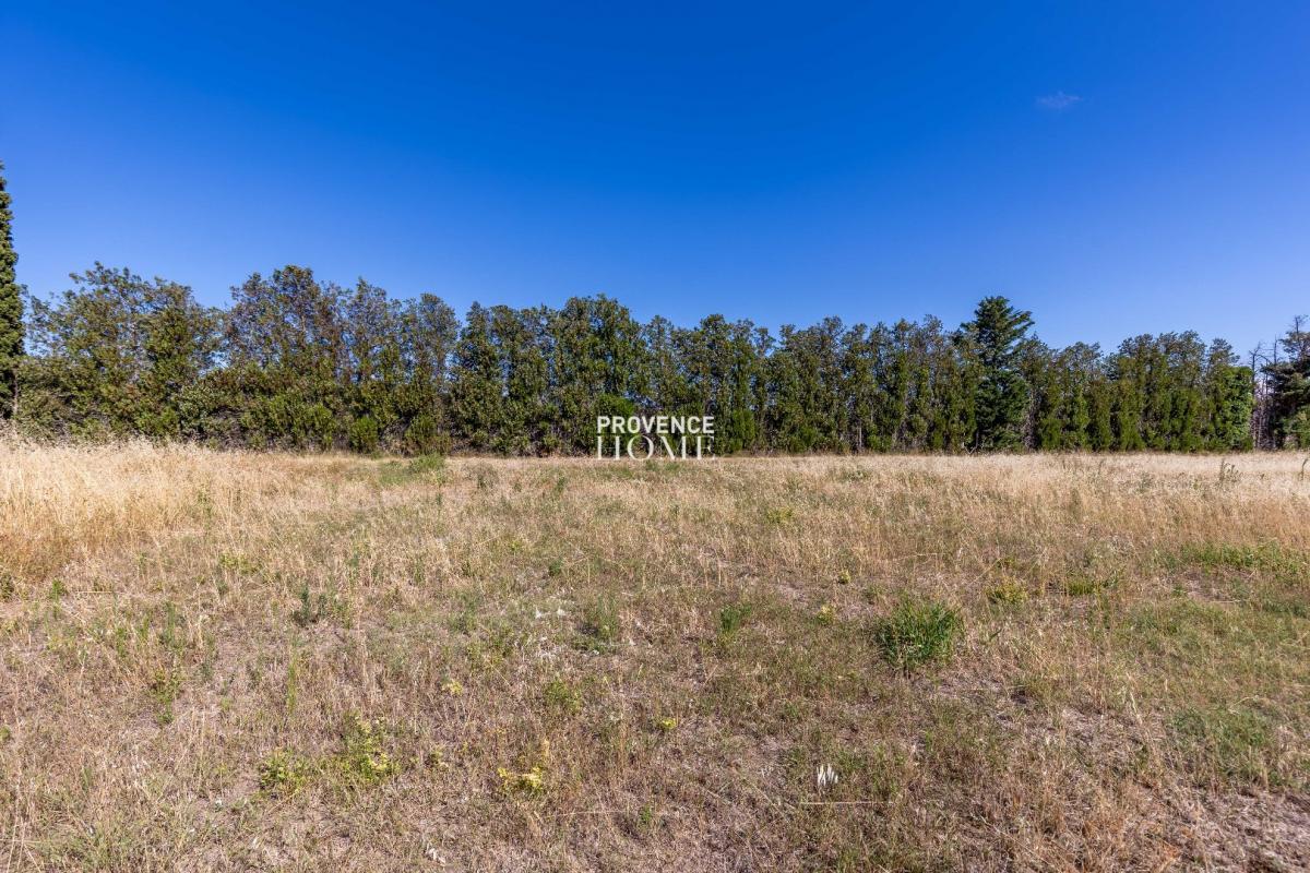 Terreno em L'Isle-sur-la-Sorgue, France 818 m² N.º 294731