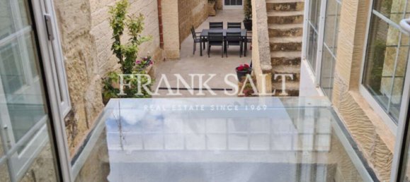 3 bedrooms House in Siggiewi, Malta No. 11237 39