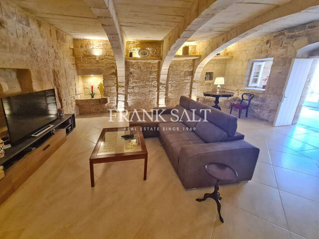 3 bedrooms House in Siggiewi, Malta No. 11237