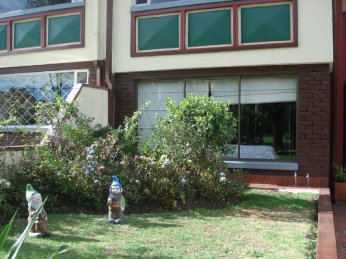 Casa de 3 dormitorios en Bogotá, Colombia No. 14431