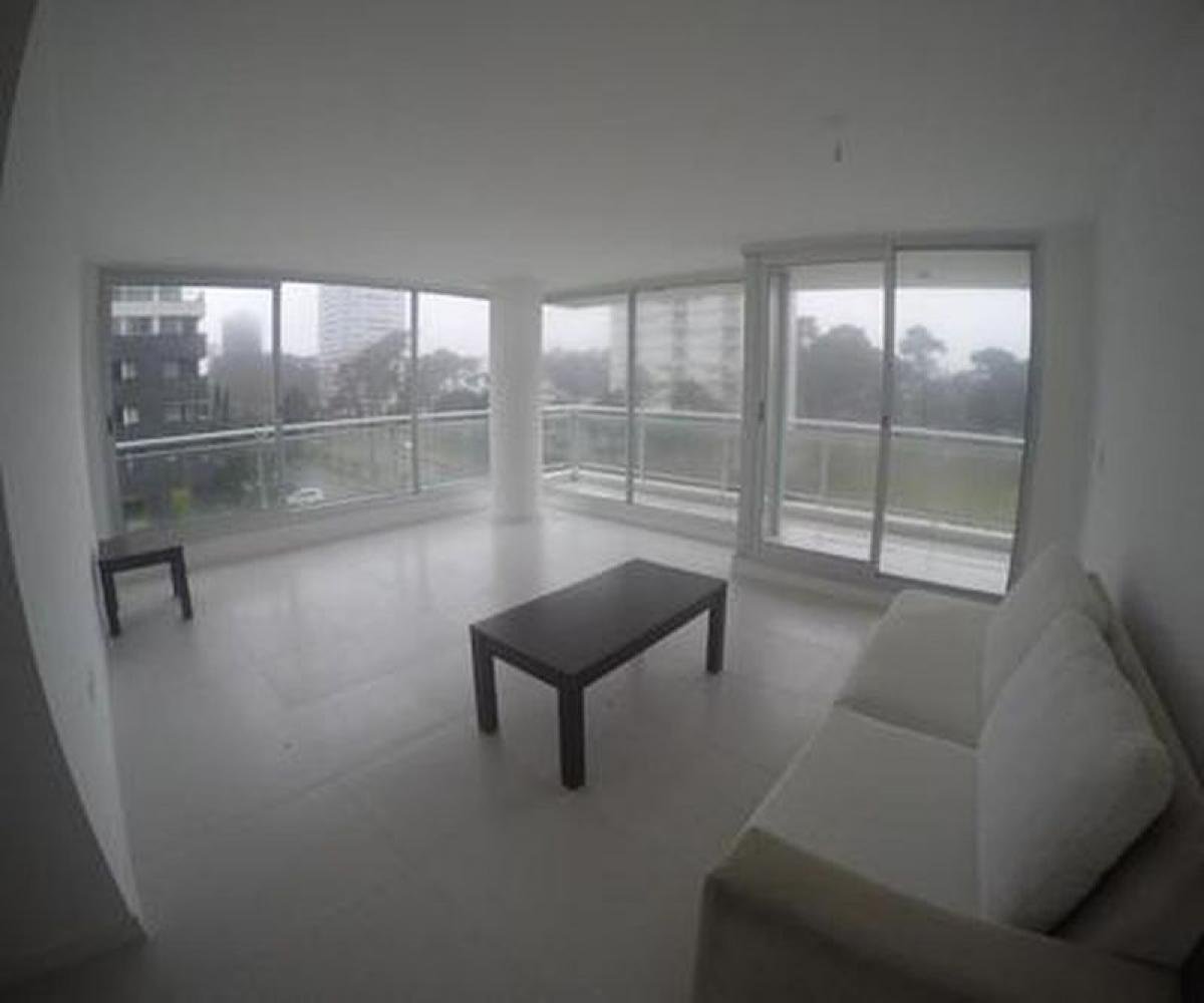 Apartamento de 2 dormitorios en Maldonado, Uruguay No. 12256