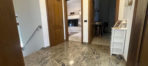 4 Schlafzimmer Wohnung in Empoli, Italy, Nr. 350934 15