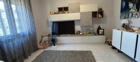 4 Schlafzimmer Wohnung in Empoli, Italy, Nr. 350934 8