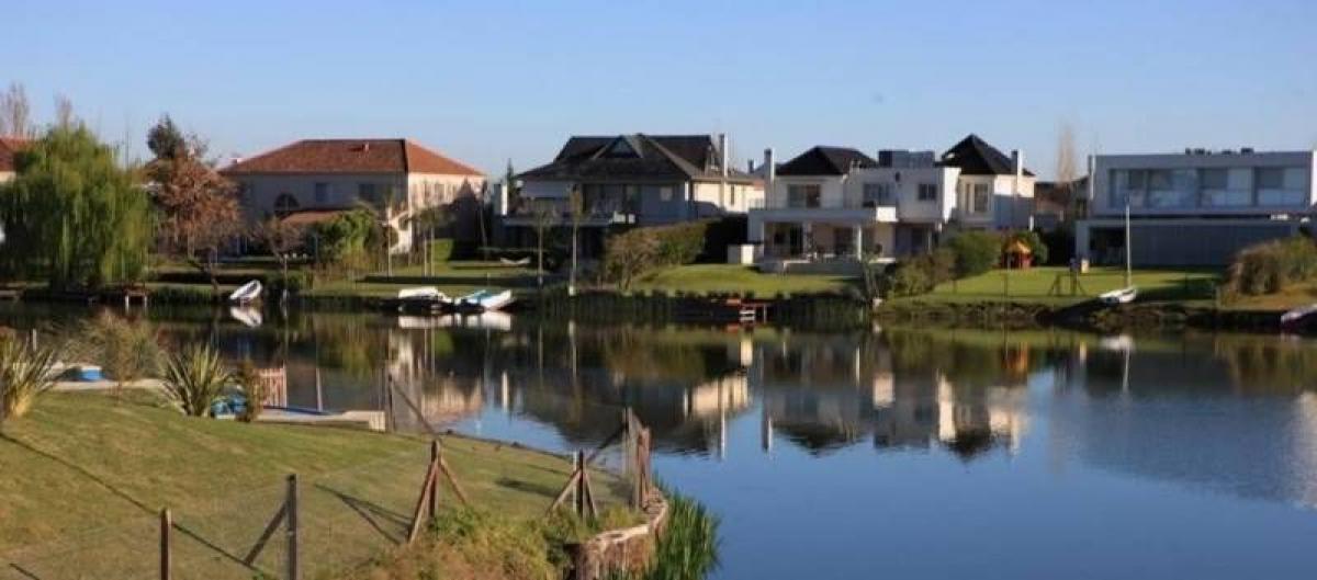  Land in Escobar, Argentina No. 112241