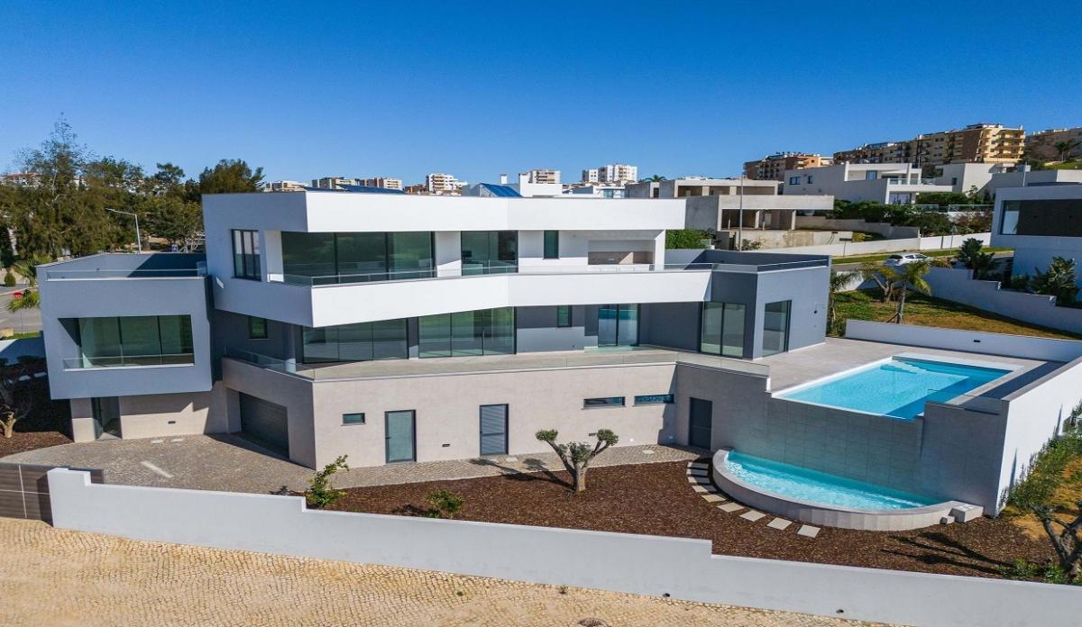 Вилла с 5 спальнями в Лагуш, Португалия № 9264