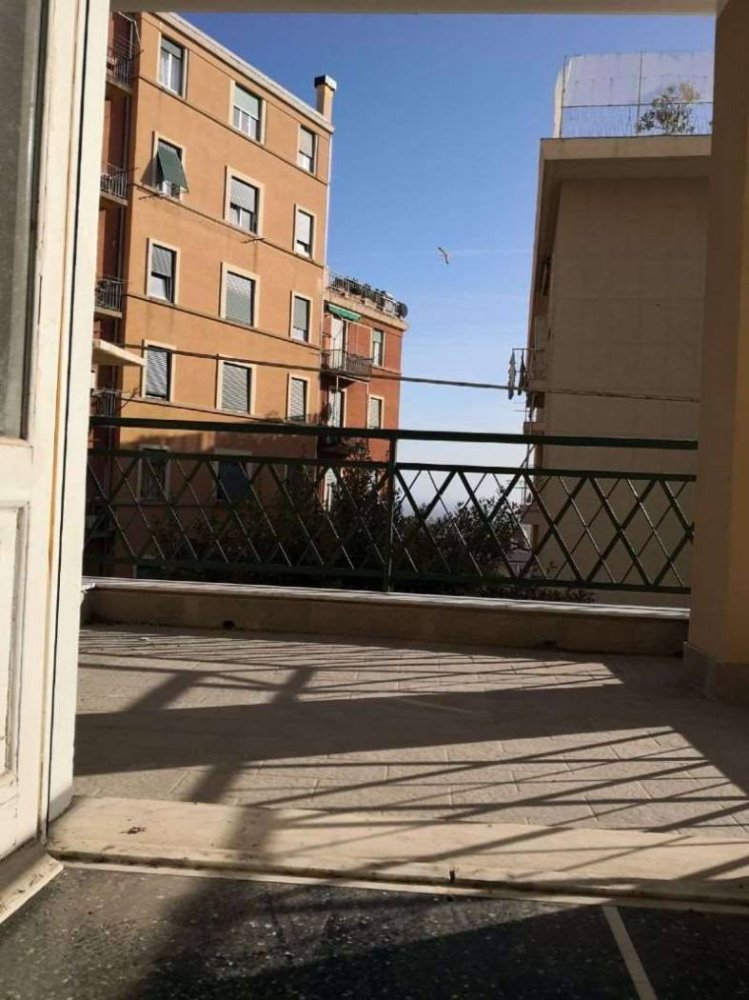 4 bedrooms Apartment in Genoa, Italy No. 90990