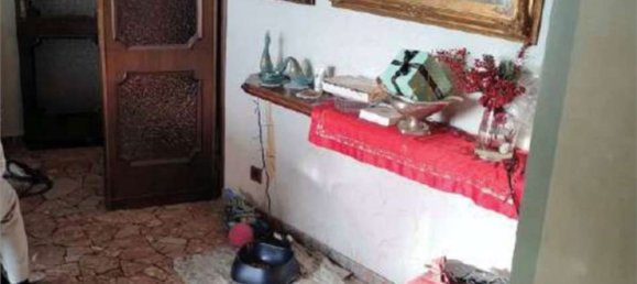 5 rooms Apartment in Cardano al Campo, Italy No. 12967 2