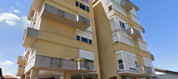 5 rooms Apartment in Cardano al Campo, Italy No. 12967 12