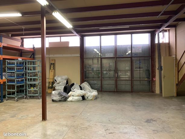 Gewerbliche Immobilie in Sallanches, France 250m², Nr. 291596