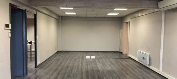 Gewerbliche Immobilie in Sallanches, France 250m², Nr. 291596 2