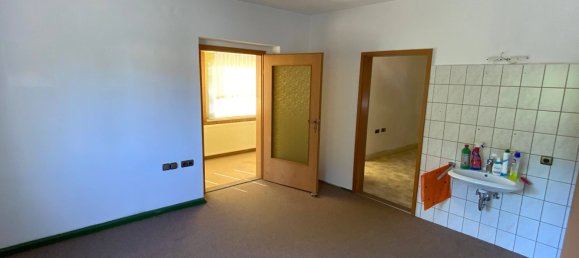 Здание с 14 комнатами в Зале-Орла, Германия № 124948 10