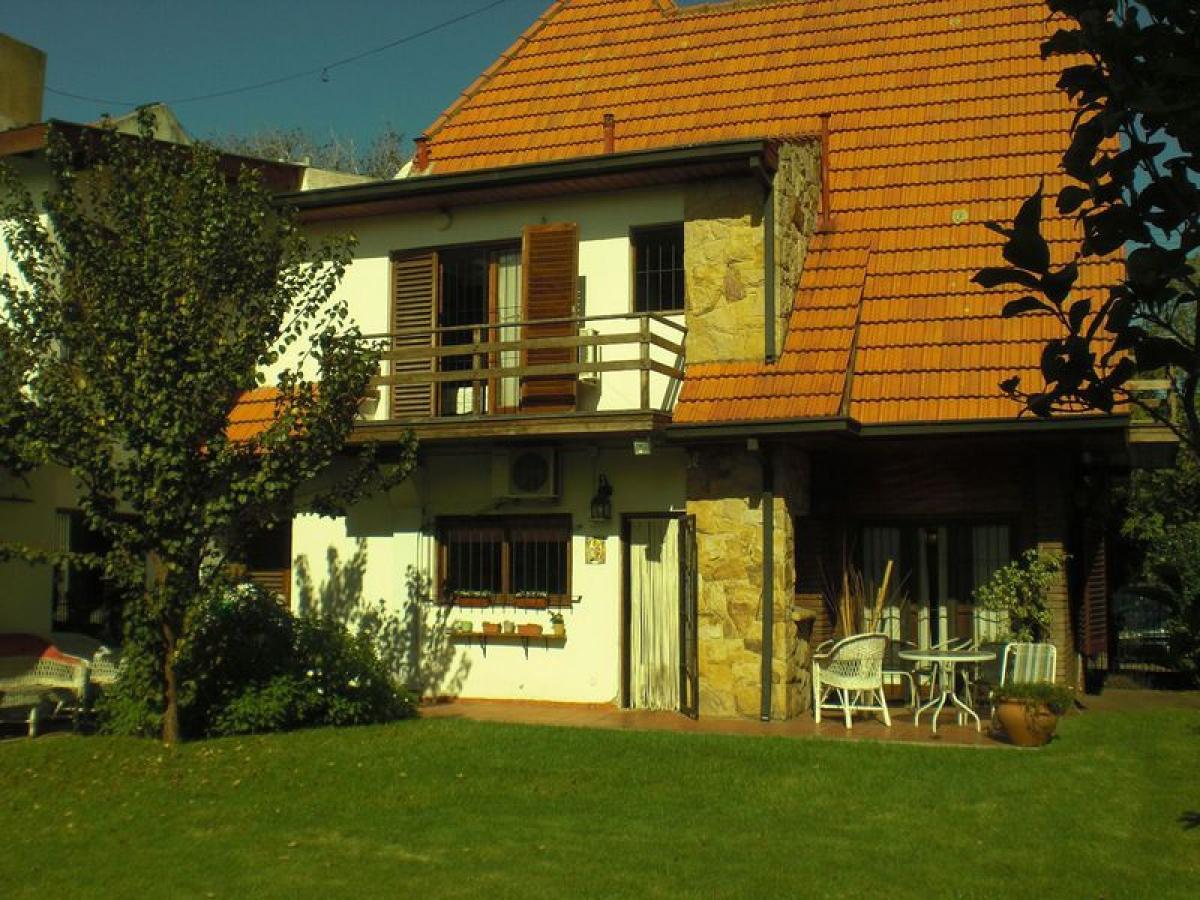 4 bedrooms House in Mar del Plata, Argentina No. 98720