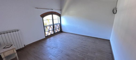 3 bedrooms Duplex in Campi Bisenzio, Italy No. 322929 8