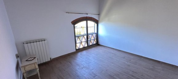 3 bedrooms Duplex in Campi Bisenzio, Italy No. 322929 9