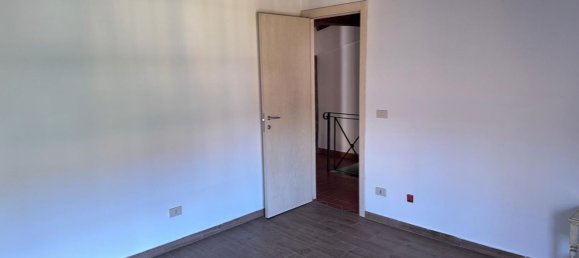 3 bedrooms Duplex in Campi Bisenzio, Italy No. 322929 5