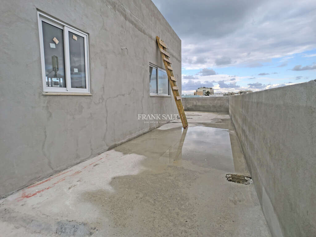 2 bedrooms Penthouse in Saint Paul's Bay, Malta No. 1260