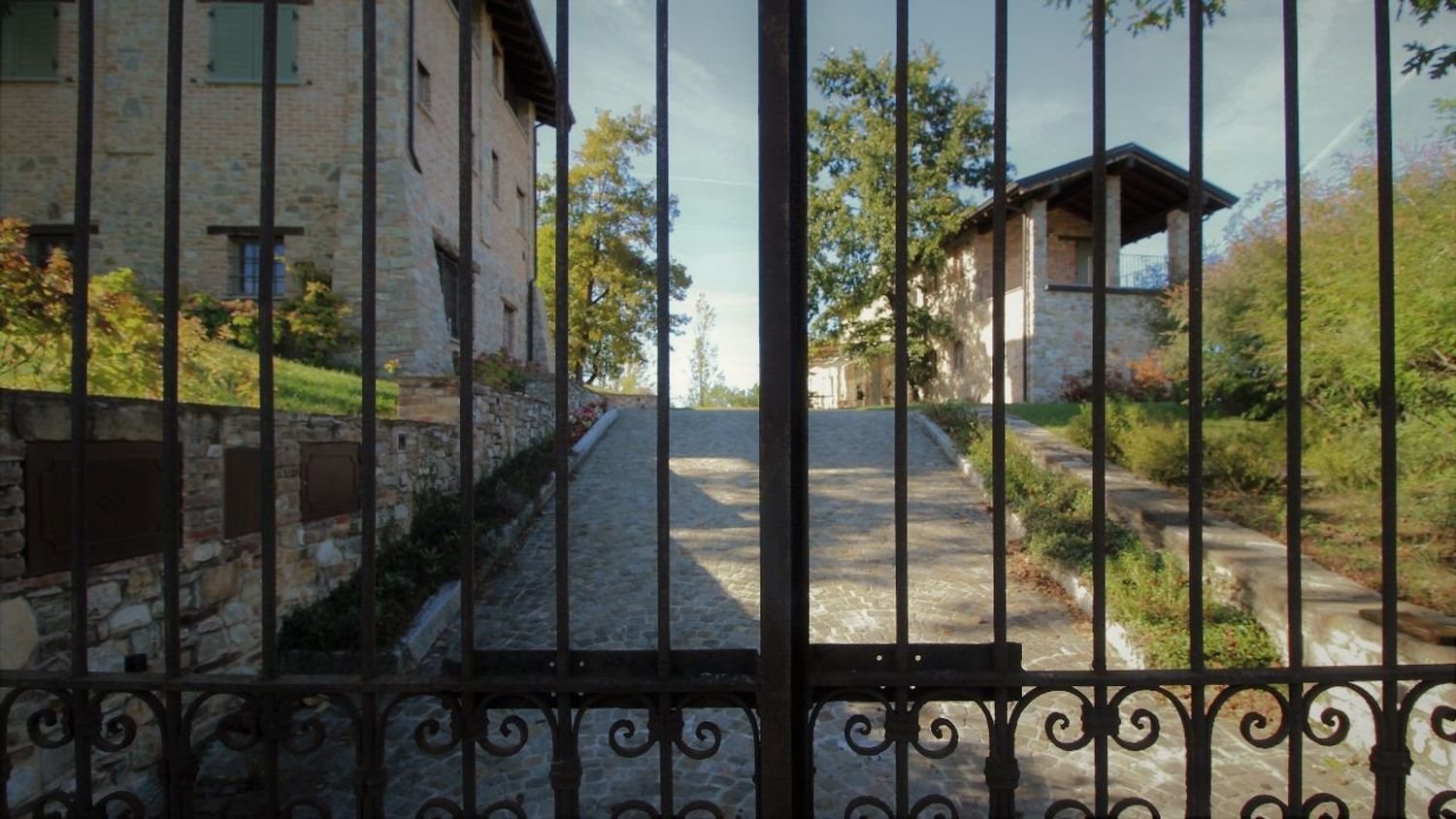 10 rooms House in Pianello Val Tidone, Italy No. 88346