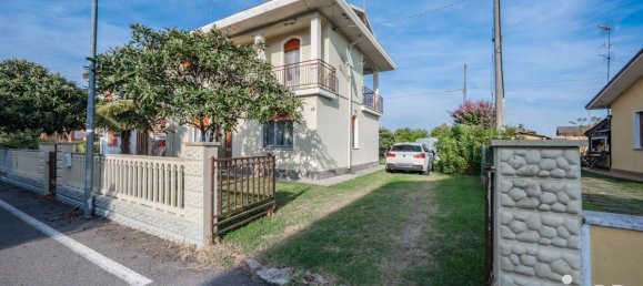 3 bedrooms House in Riva del Po, Italy No. 337422 24