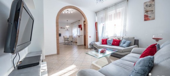 3 bedrooms House in Riva del Po, Italy No. 337422 3