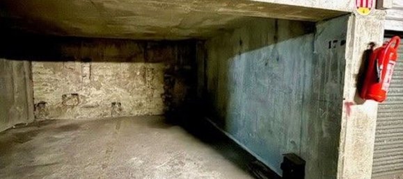 Parkplatz in Paris, France 1911m², Nr. 165439 3