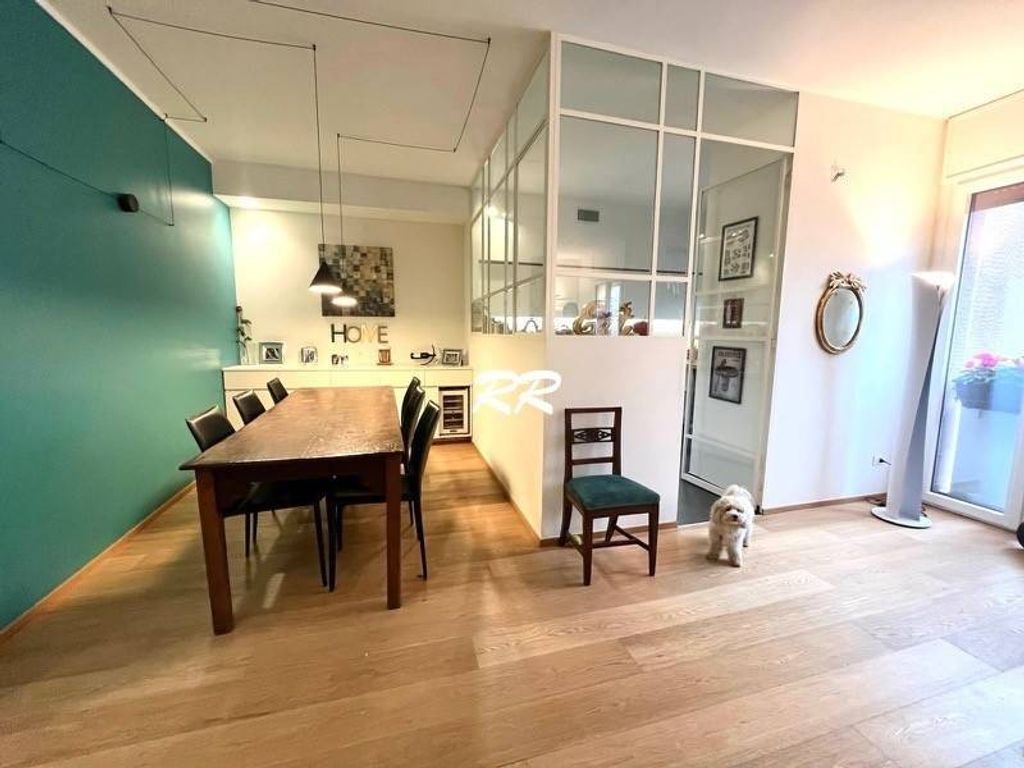 3 bedrooms Apartment in Milan, Italy No. 313151