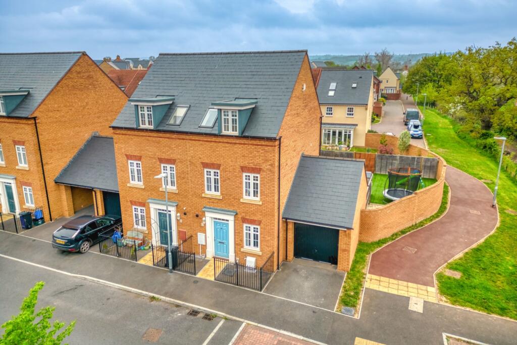 4 bedrooms House in Taunton, United Kingdom No. 13619