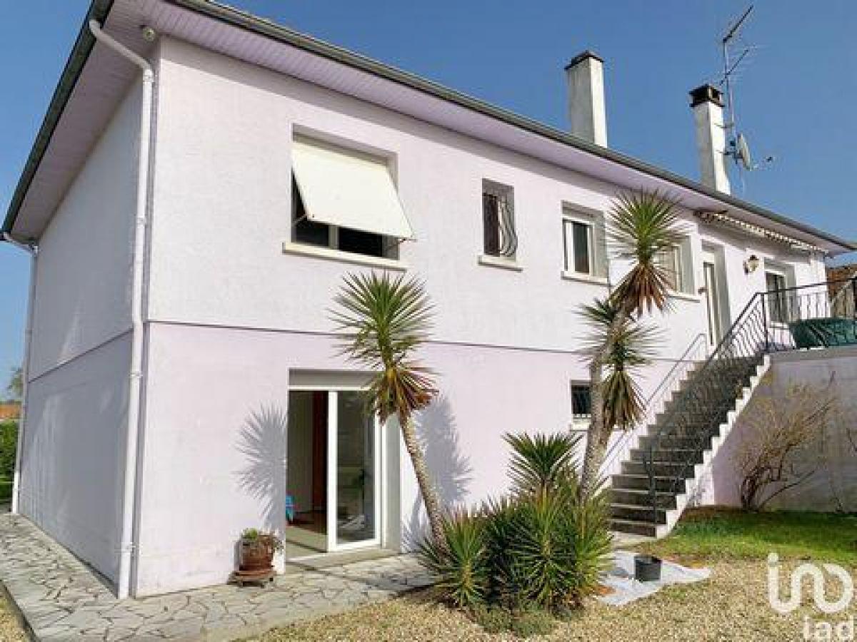 5 bedrooms House in Coutras, France No. 9951