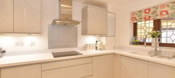 3 bedrooms House in Essex, United Kingdom No. 4145 3