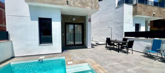 3 bedrooms Villa in Torrevieja, Spain No. 177175 2