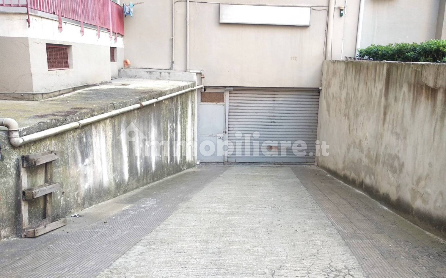 Garage in Bari, Italy 350m², Nr. 355535