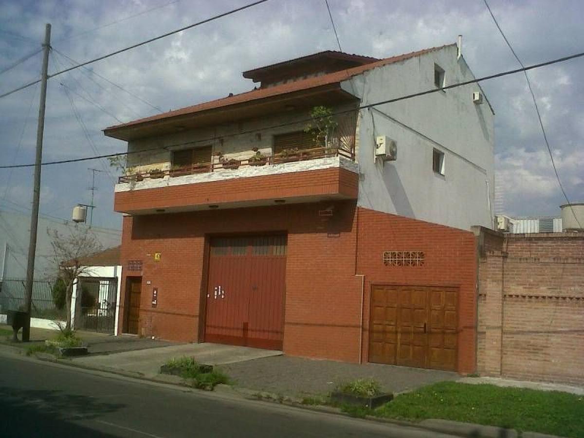 360m² Commercial property in Lanus, Argentina No. 27440
