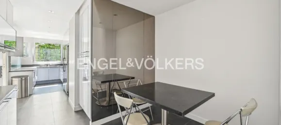 3 bedrooms Apartment in Paris, France No. 171974 2