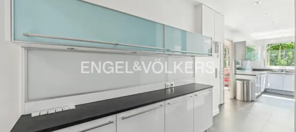 3 bedrooms Apartment in Paris, France No. 171974 3