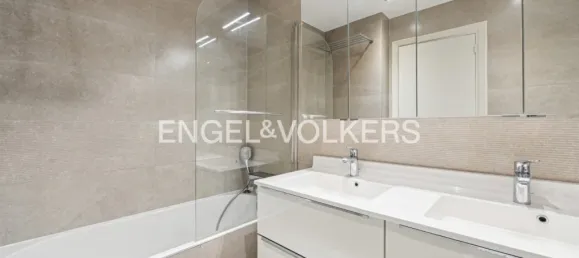 3 bedrooms Apartment in Paris, France No. 171974 8