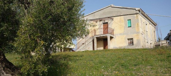 8 bedrooms House in Pescara, Italy No. 12579 4