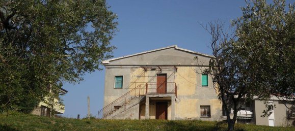 8 bedrooms House in Pescara, Italy No. 12579 3