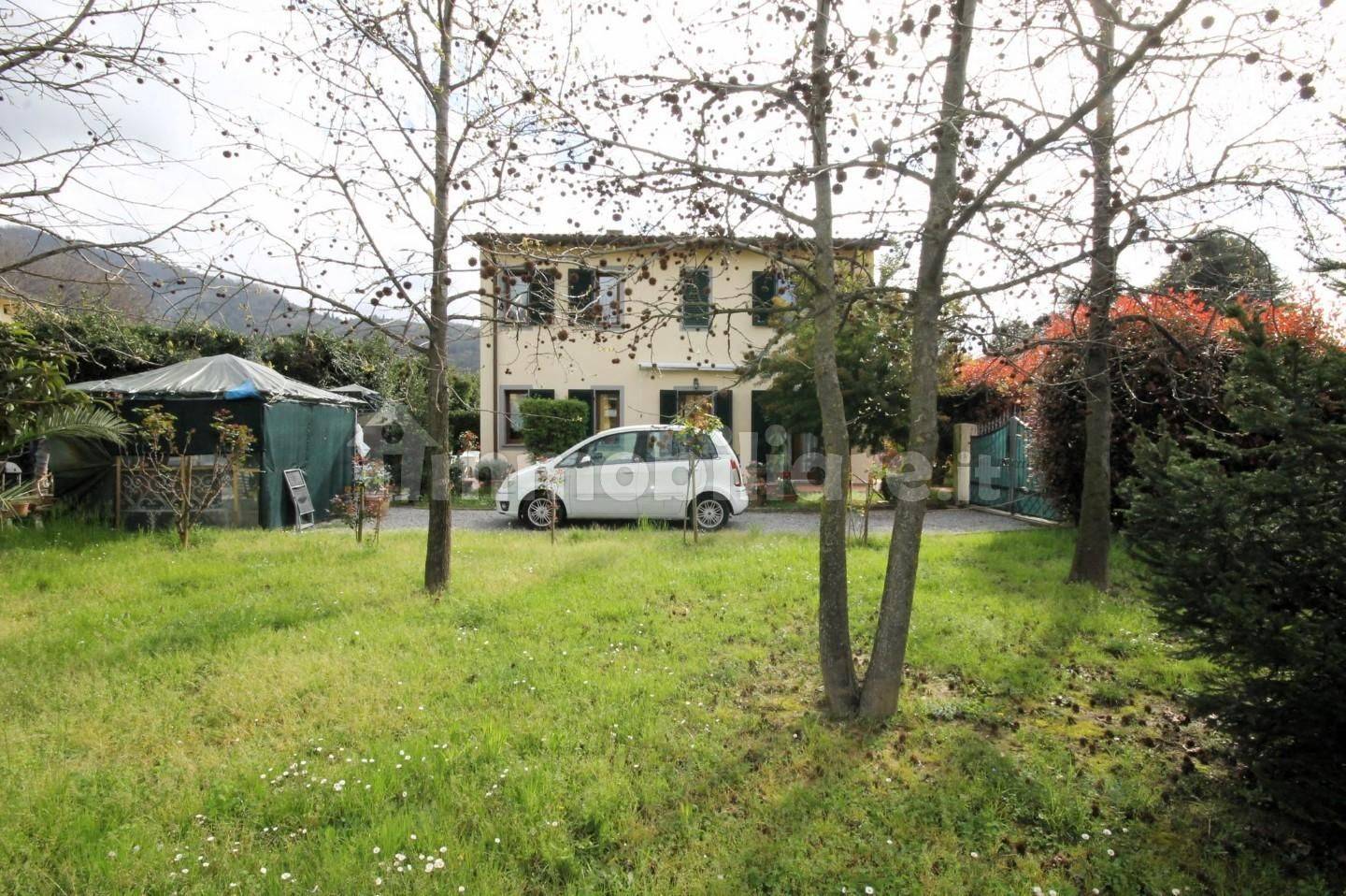 2 bedrooms Villa in Lucca, Italy No. 48013