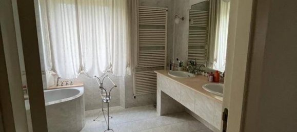 Дом с 6 комнатами в Монтекозаро, Италия № 74719 13