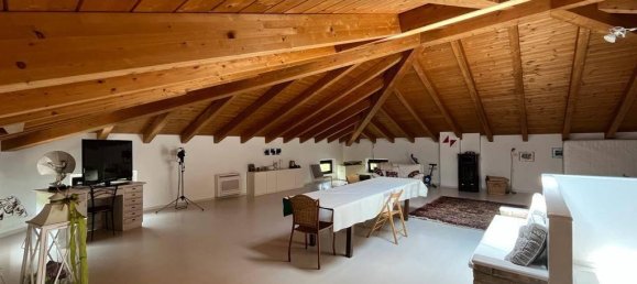 Дом с 6 комнатами в Монтекозаро, Италия № 74719 15