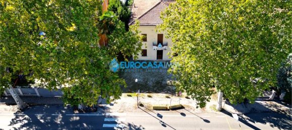 4 bedrooms House in Carpi, Italy No. 61281 2