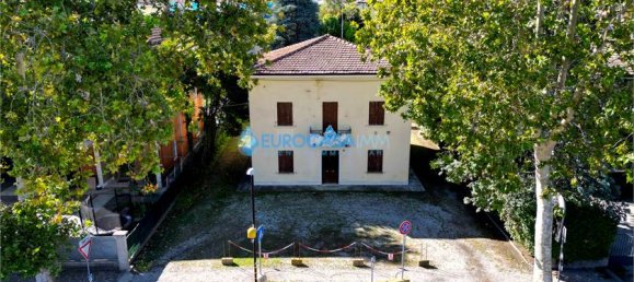 4 bedrooms House in Carpi, Italy No. 61281 7