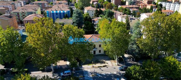 4 bedrooms House in Carpi, Italy No. 61281 8