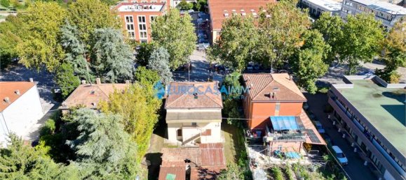 4 bedrooms House in Carpi, Italy No. 61281 3