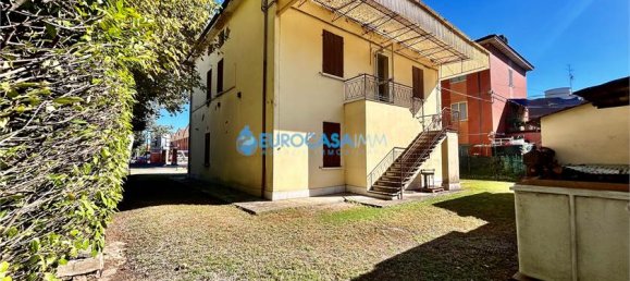 4 bedrooms House in Carpi, Italy No. 61281 10