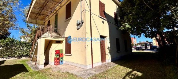 4 bedrooms House in Carpi, Italy No. 61281 4